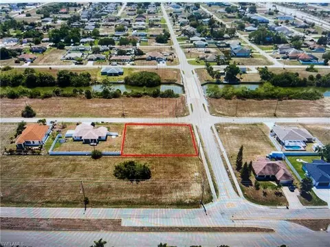 1713 NE 23rd Ter, Cape Coral, FL 33909