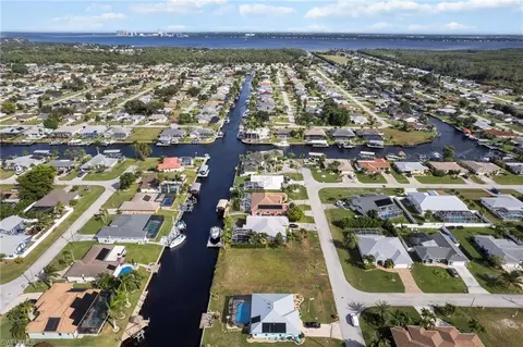 2021 SE 15th St, Cape Coral, FL 33990