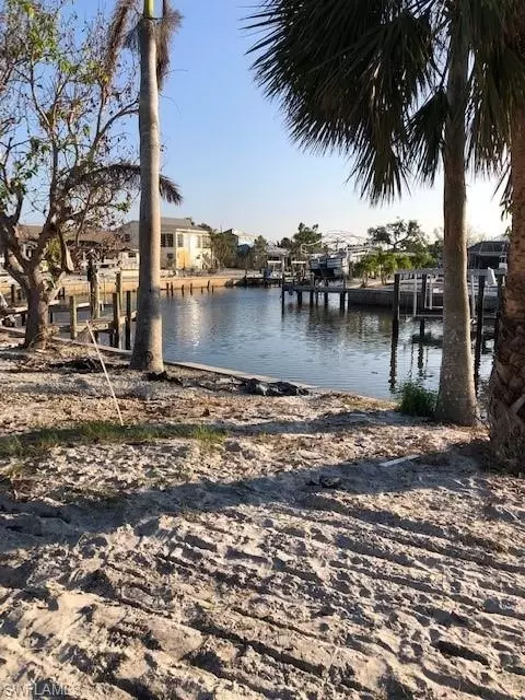 3021 Shell Mound Blvd, Fort Myers Beach, FL 33931