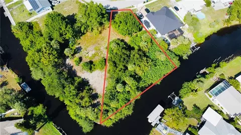 935 Iris Dr, North Fort Myers, FL 33903