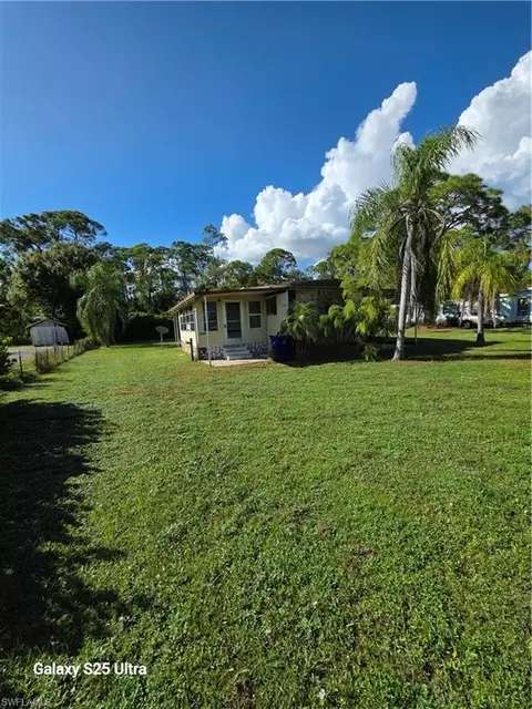 18381 Wayne Dr, North Fort Myers, FL 33917