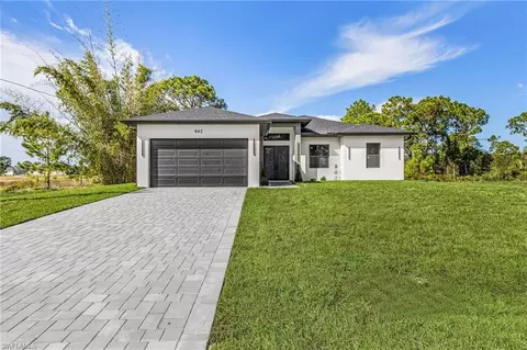 842 Nina Ave S, Lehigh Acres, FL 33974