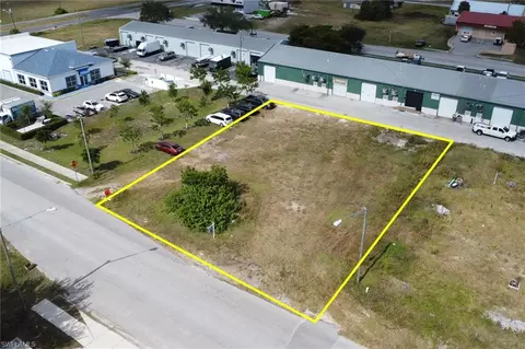 831 NE 7th St, Cape Coral, FL 33909