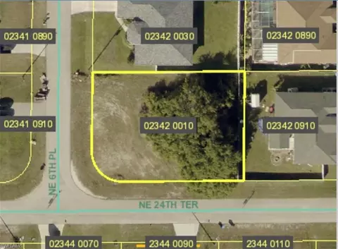 2417 NE 6th Pl, Cape Coral, FL 33909