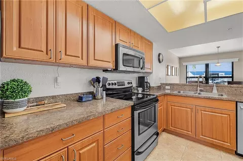 Kitchen - 16641 Stringfellow Rd #502, Bokeelia, FL 33922 photo 1 of 6