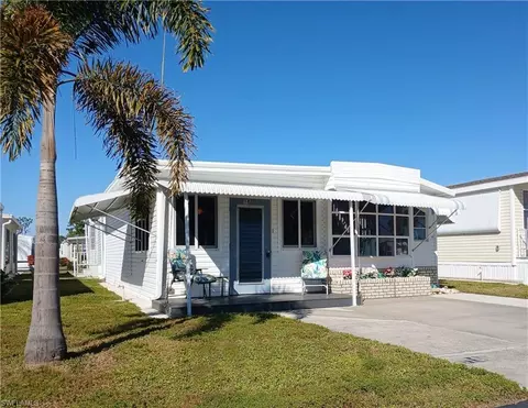 18 Fountain View Blvd, North Fort Myers, FL 33903