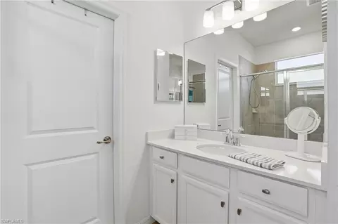 Bath - 2617 Vine Ave, Naples, FL 34120 photo 2 of 3