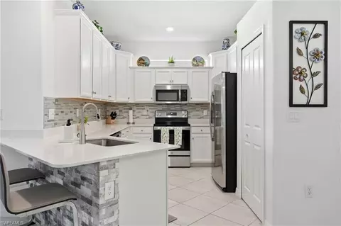 Kitchen - 2617 Vine Ave, Naples, FL 34120 photo 2 of 4