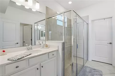 Bath - 2617 Vine Ave, Naples, FL 34120 photo 1 of 3