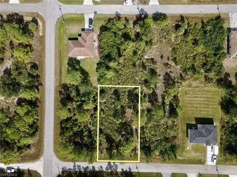 3216 41st St W, Lehigh Acres, FL 33971