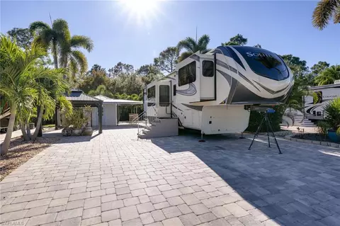 5846 Burrwood Ct E, Fort Myers, FL 33905