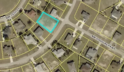 702 NW Douglas Cir, Cape Coral, FL 33993