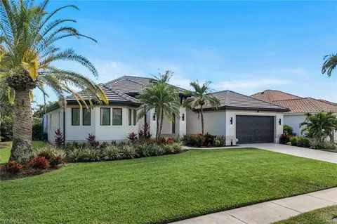 1812 Lagoon Ln, Cape Coral, FL 33914