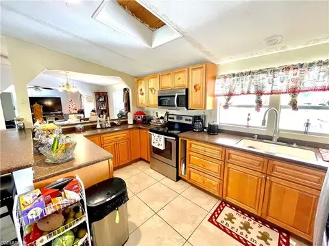 Kitchen - 270 G Rd, Labelle, FL 33935 photo 3 of 4