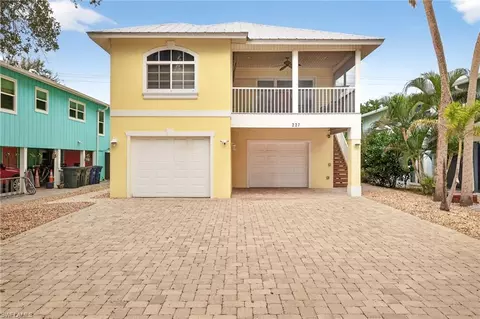 227 Mango St, Fort Myers Beach, FL 33931