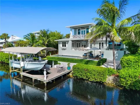 6255 Cocos Dr, Fort Myers, FL 33908