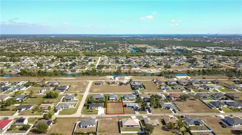 2825 NE 4th Pl, Cape Coral, FL 33909