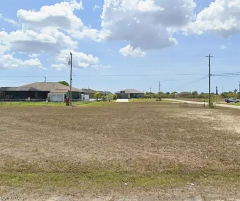 2104 NE 7th Ave, Cape Coral, FL 33909