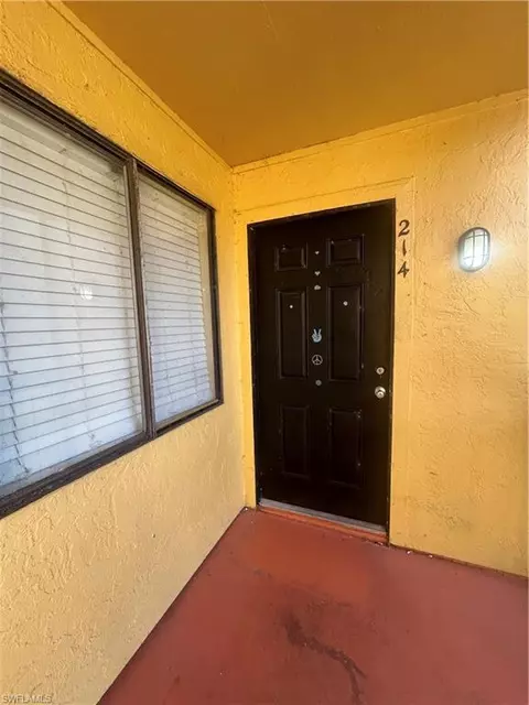 2835 Winkler Ave #214, Fort Myers, FL 33916