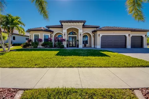 912 Palmetto Pointe Cir, Cape Coral, FL 33991