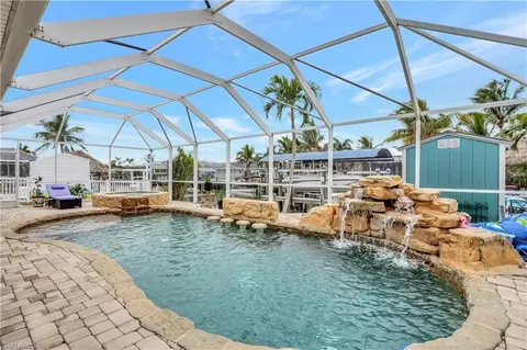 2499 Sapodilla Ln, Saint James City, FL 33956
