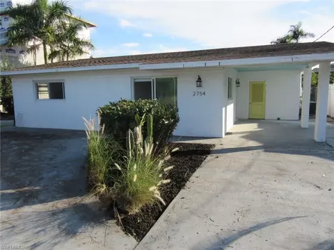 2754 Shoreview Dr, Naples, FL 34112