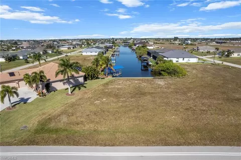 3231 Yucatan Pkwy, Cape Coral, FL 33993