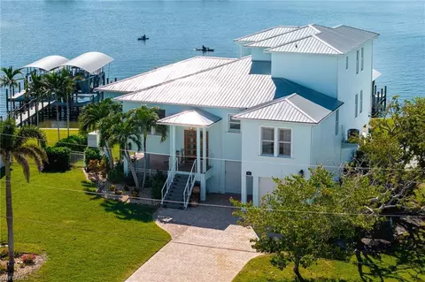 3807 San Carlos Dr, Saint James City, FL 33956