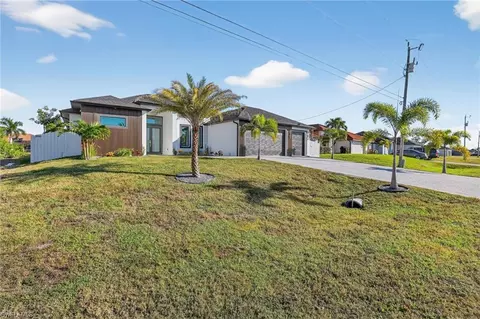 526 NE 5th Pl, Cape Coral, FL 33909