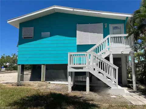 226 Connecticut St, Fort Myers Beach, FL 33931