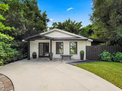 1046 Sperling Ave, Naples, FL 34103