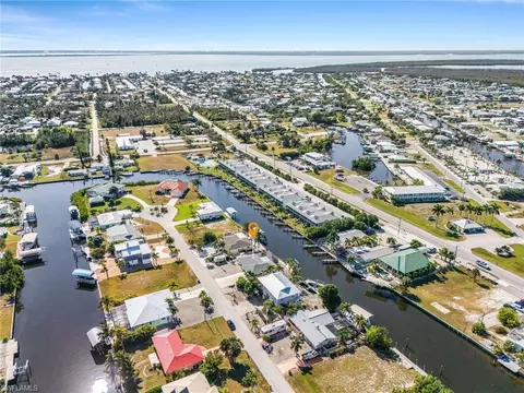 2937 Bracci Dr, Saint James City, FL 33956