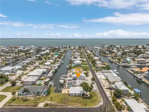 2390 Oleander St, Saint James City, FL 33956