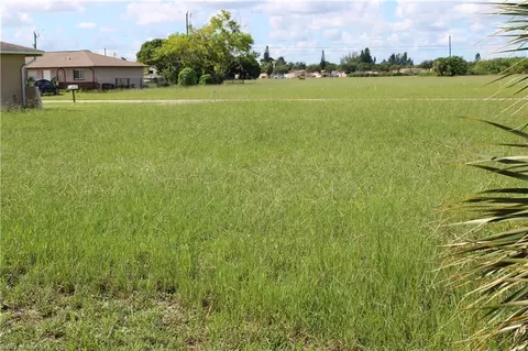 1117 NE 8th Ter, Cape Coral, FL 33909