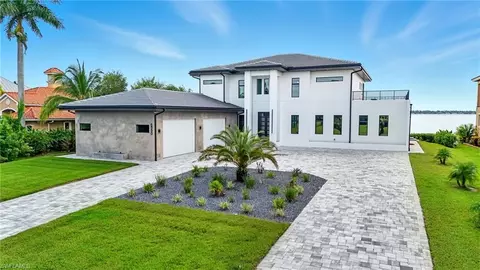 6390 River Club Ct, North Fort Myers, FL 33917