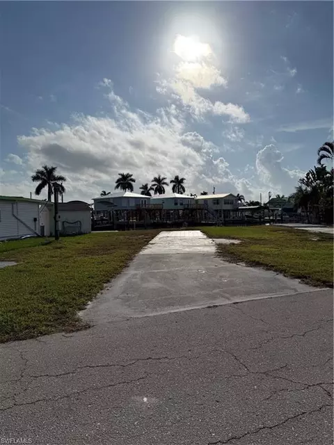 3867 Phoenix Dr, Saint James City, FL 33956