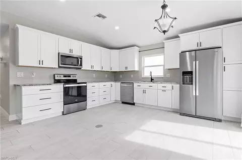 606 SE 2nd Ter, Cape Coral, FL 33990