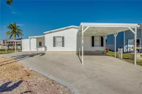 7316 Cobiac Dr, Saint James City, FL 33956