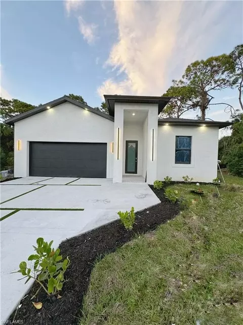 5037 Pinetree Cir, Labelle, FL 33935