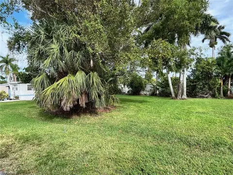10458 Trotwood Ave, Saint James City, FL 33956