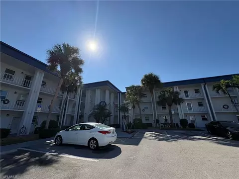 1724 Pine Valley Dr #319, Fort Myers, FL 33907