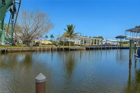 3859 Coconut Dr, Saint James City, FL 33956