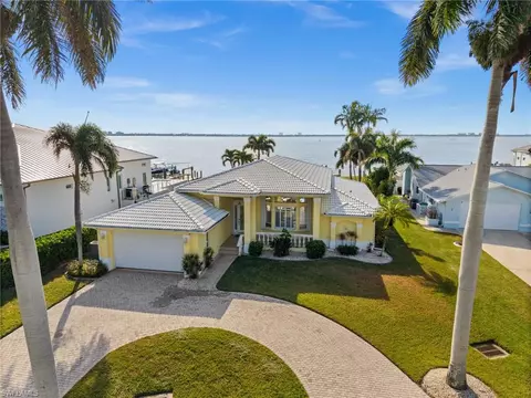 264 Bayshore Dr, Cape Coral, FL 33904