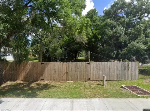 530 San Bernardino St, North Fort Myers, FL 33903