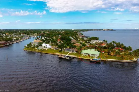 1218 Flamingo Dr, Cape Coral, FL 33904