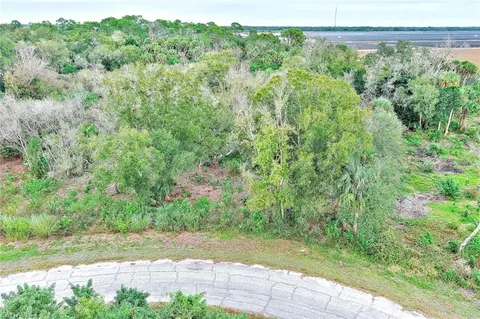 173 Carousel Ave, Labelle, FL 33935