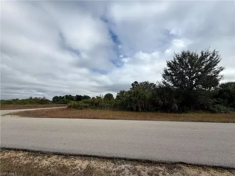 407 Mcarthur Blvd, Lehigh Acres, FL 33974