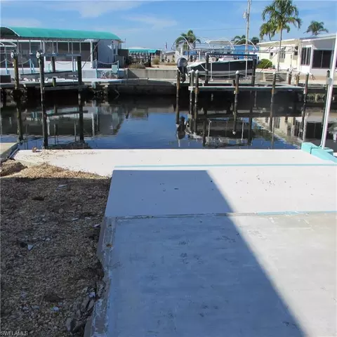 3099 Binnacle Ln, Saint James City, FL 33956