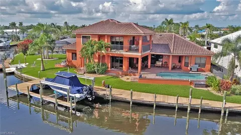 447 Avalon Dr, Cape Coral, FL 33904