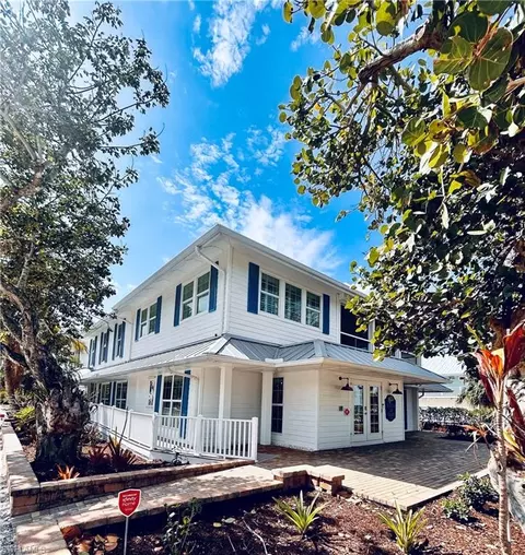 8315 Main St, Bokeelia, FL 33922